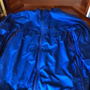 Men’s Patagonia lightweight windbreaker.